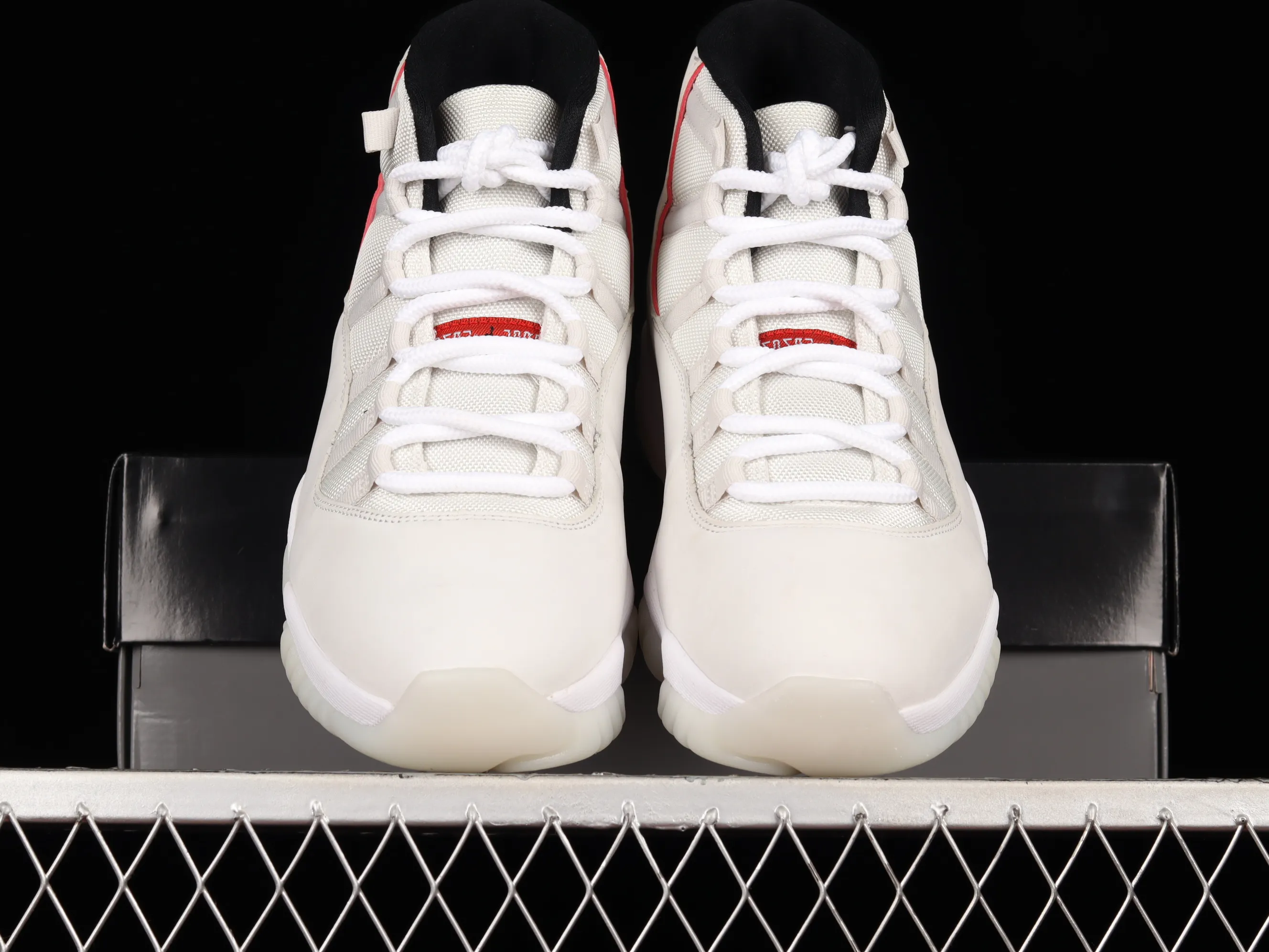 All categories Air Jordan Jordan series basketball shoes Air Jordan 11 F version Air Jordan 11 "Platinum Tint" AJ11 Joe 11 Bugs Bunny 378037-016